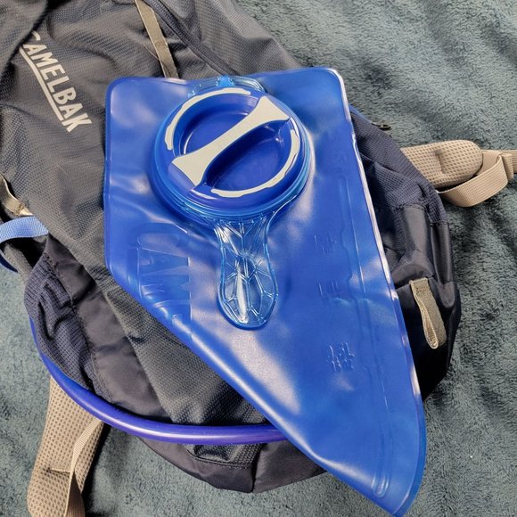 Camelbak Daystar 16 Hydration Backpack 2.5L Reservoir Mesh Back Hiking Camping - Picture 10 of 16